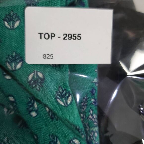 Old Navy Women’s Green Floral Halter Top Size Medium - Picture 6 of 6